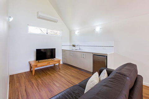 ON THE BEACH - Villa Over The Road From The Beach - Accommodation VIC 2