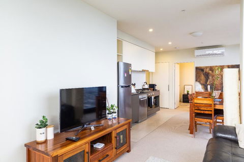 ON TOP OF THE WORLD - BEST VIEWS IN MELBOURNE !! - Accommodation VIC 3