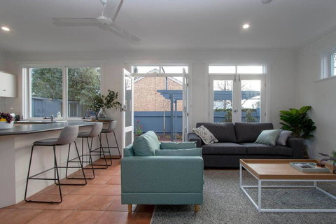 One Bedroom Cottage Close To Adelaide CBD - Accommodation VIC 0