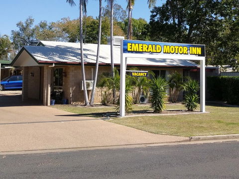 Overflow Emerald Motor Inn - Accommodation VIC 2