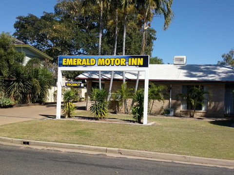 Overflow Emerald Motor Inn - Accommodation VIC 1