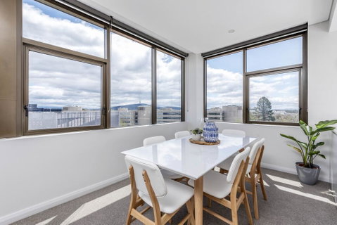 Oversized Luxe 1 Bedder - Amazing Barton - Gym - Accommodation VIC 3