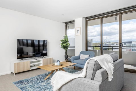 Oversized Luxe 1 Bedder - Amazing Barton - Gym - Accommodation VIC 2