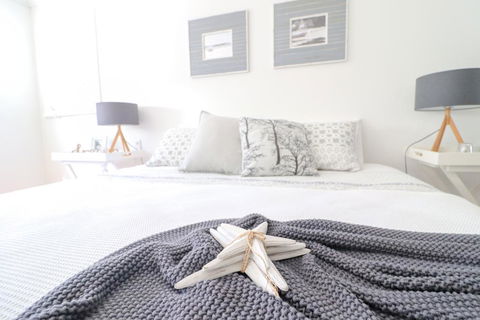 Palms Studio Apartment At Raffetys Resort - Accommodation VIC 0