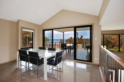 Panorama @ The Lake - Pet Friendly - 15 Mins To Hyams Beach - Accommodation VIC 1