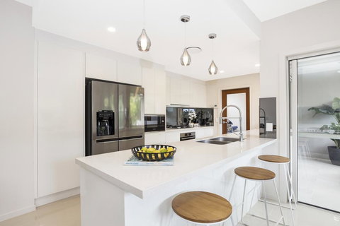 Park Avenue Terrace House Sleeps 9 - Accommodation VIC 3