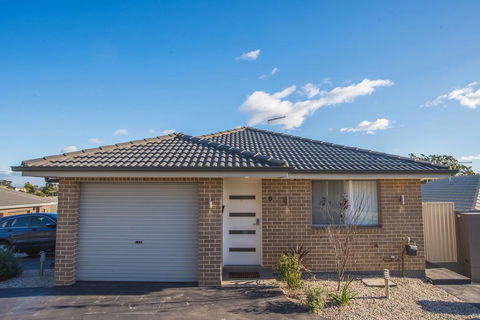 PEACEFUL 2Kingbed RootyHill Townhouse Near Station - Accommodation VIC 2