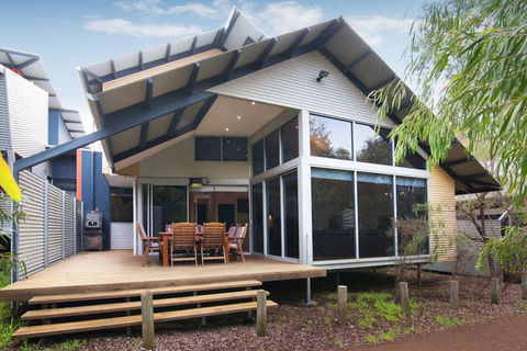 PEPPY TREE HOUSE - Accommodation VIC 3