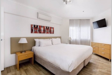 Perfect City Location. Immaculate Apartment With Parking - Accommodation VIC 2