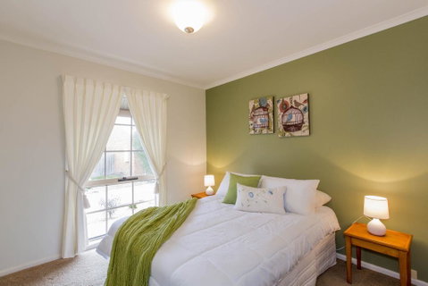PERFECT ON PYMBLE AVE - Accommodation VIC 1