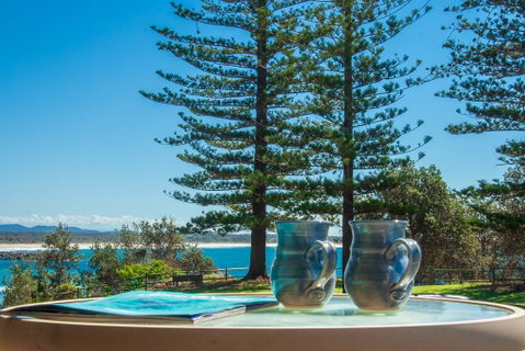 PERFECTLY POSITIONED BEACHFRONT APARTMENT-GREAT LOCATION WITH OCEAN VIEWS - Accommodation VIC 0