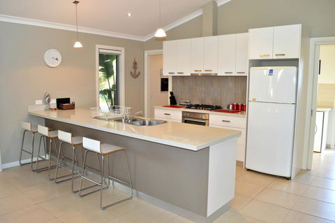 Pier One @ Eastern Beach - Accommodation VIC 1