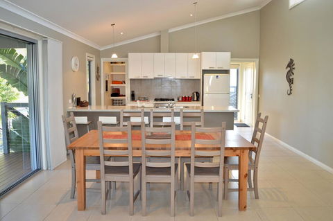 Pier One @ Eastern Beach - Accommodation VIC 3