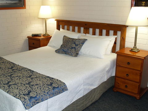 Pigeon House Motor Inn - Accommodation VIC 1