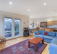 Plovers Rest - central 3 bedroom cottage with small orchard - Accommodation VIC
