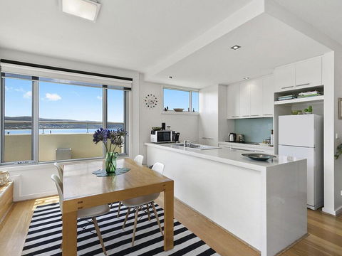 POINT GREY APARTMENT ONE - VIEWPOINT - Accommodation VIC 1