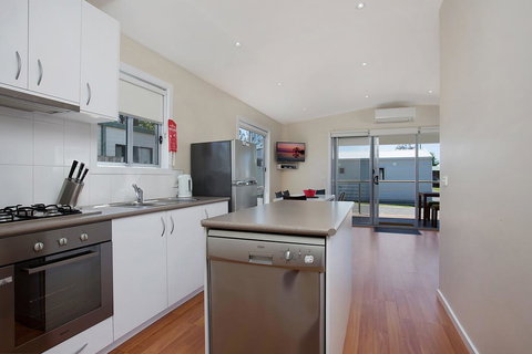 Portland Holiday Village - Accommodation VIC 3