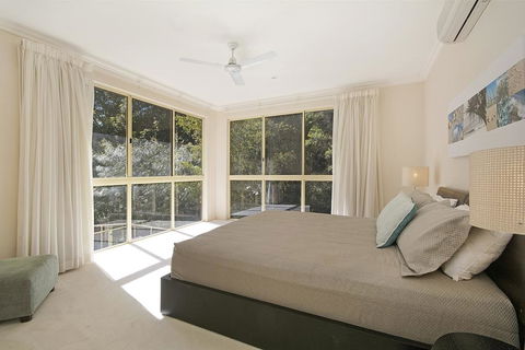 Prestigious House In Little Cove - 4 Baywoods - Accommodation VIC 1