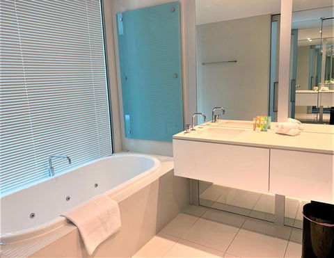Private Apartments At Q1 - Accommodation VIC 1