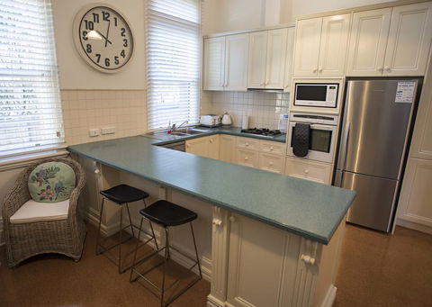 QPO QUEENSCLIFF - Accommodation VIC 1