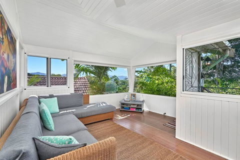 Quaint Cottage In The Edge - Accommodation VIC 3