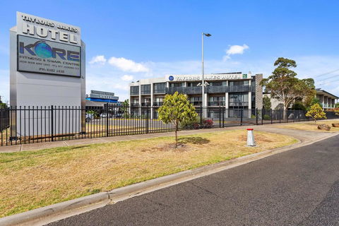 Quality Hotel Taylors Lakes - Accommodation VIC 1