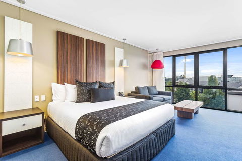 Quality Hotel Taylors Lakes - Accommodation VIC 2