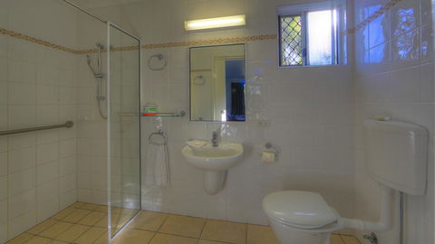 Queens Beach Tourist Village - Accommodation VIC 3