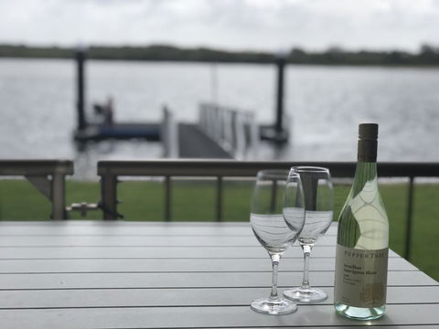 Quiet River Front Escape Walk To Ocean Street & Shops - Accommodation VIC 0