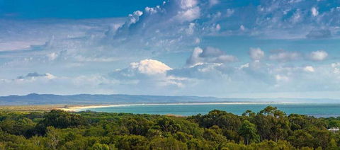 Rainbow Breezes 4 - Rainbow Beach, Townhouse With Breath-taking Ocean Views To Fraser Island - Accommodation VIC 1