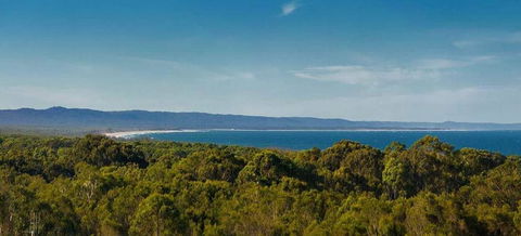 Rainbow Breezes 4 - Rainbow Beach, Townhouse With Breath-taking Ocean Views To Fraser Island - Accommodation VIC 2