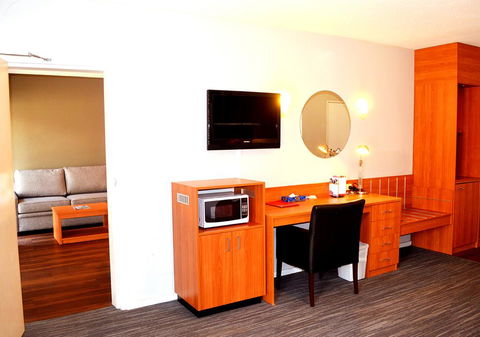 Ramada Hotel & Suites By Wyndham Cabramatta - Accommodation VIC 3