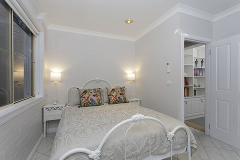 Rawson's Retreat - Five Bedroom Home - Walk CBD - Includes Breakfast - Accommodation VIC 3