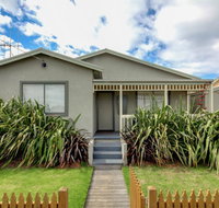 Reardon Place - moments from the family friendly Pea Soup Cove - Accommodation VIC