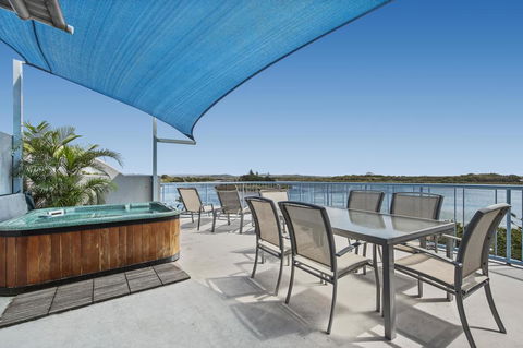 Reflections Holiday Apartments - Accommodation VIC 2