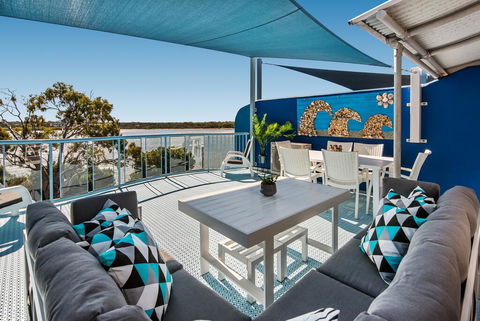 Reflections Holiday Apartments - Accommodation VIC 3