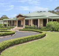 Reign Manor - large group accommodation - Accommodation VIC