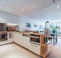 Relaxed Apartment In Camperdown - Accommodation VIC