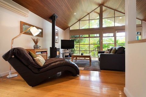 Romantic Treehouse Getaway - Accommodation VIC 0