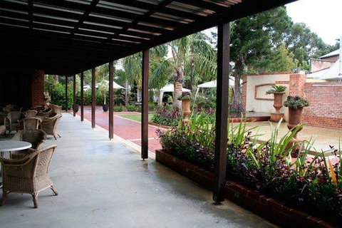 Rose & Crown Hotel - Accommodation VIC 3