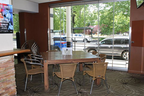 Royal Hotel Orange - Accommodation VIC 3