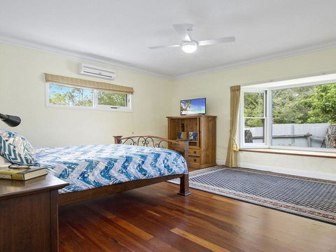 Sandy Shores - Character, Charm, Outdoor Spa - Accommodation VIC 3