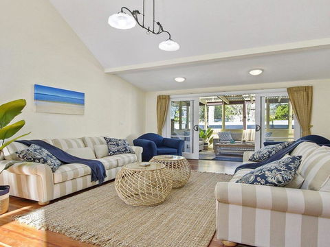 Sandy Shores - Character, Charm, Outdoor Spa - Accommodation VIC 0
