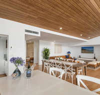 Sea la Vie 2 Luxury Apartment in Coffs Harbour Jetty with pool views and walking distance to the beach - Accommodation VIC