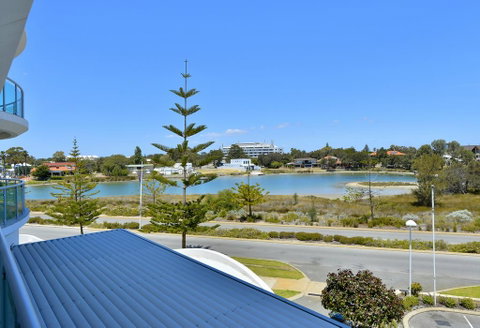 Sea Side 104 - Accommodation VIC 0