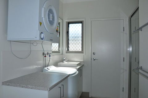 Seadaze 1 - Rainbow Beach, Gorgeous Unit Close To The Beach, Aircon, Pool - Accommodation VIC 1