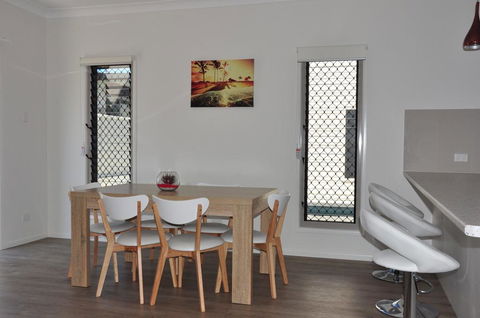 Seadaze 1 - Rainbow Beach, Gorgeous Unit Close To The Beach, Aircon, Pool - Accommodation VIC 2