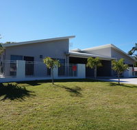 Seadaze 1 - Rainbow Beach Gorgeous unit close to the beach Aircon Pool - Accommodation VIC