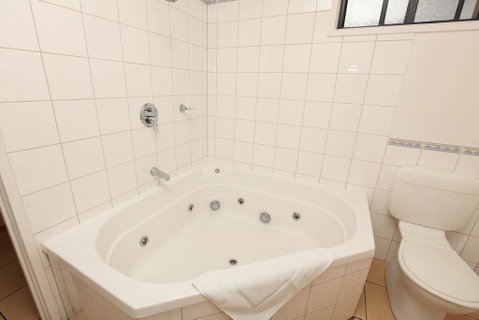 Seaview Motel & Apartments - Accommodation VIC 1