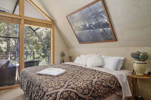 Serena House - Accommodation VIC 3